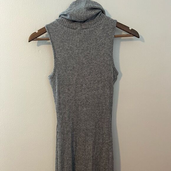 New Boutique Gray Sleeveless Turtleneck Sweater Dress - Picture 5 of 8